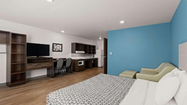 WoodSpring Suites Greeley image 6