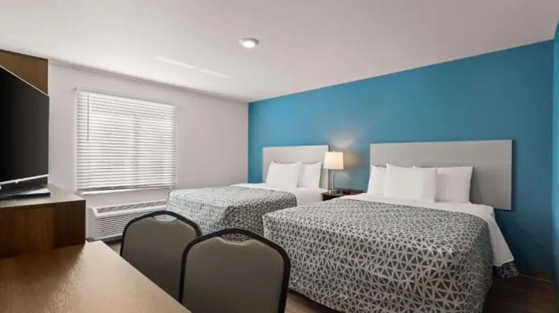 Queen Suite with Two Queen Beds and Tub - Disability Access/Non Smoking